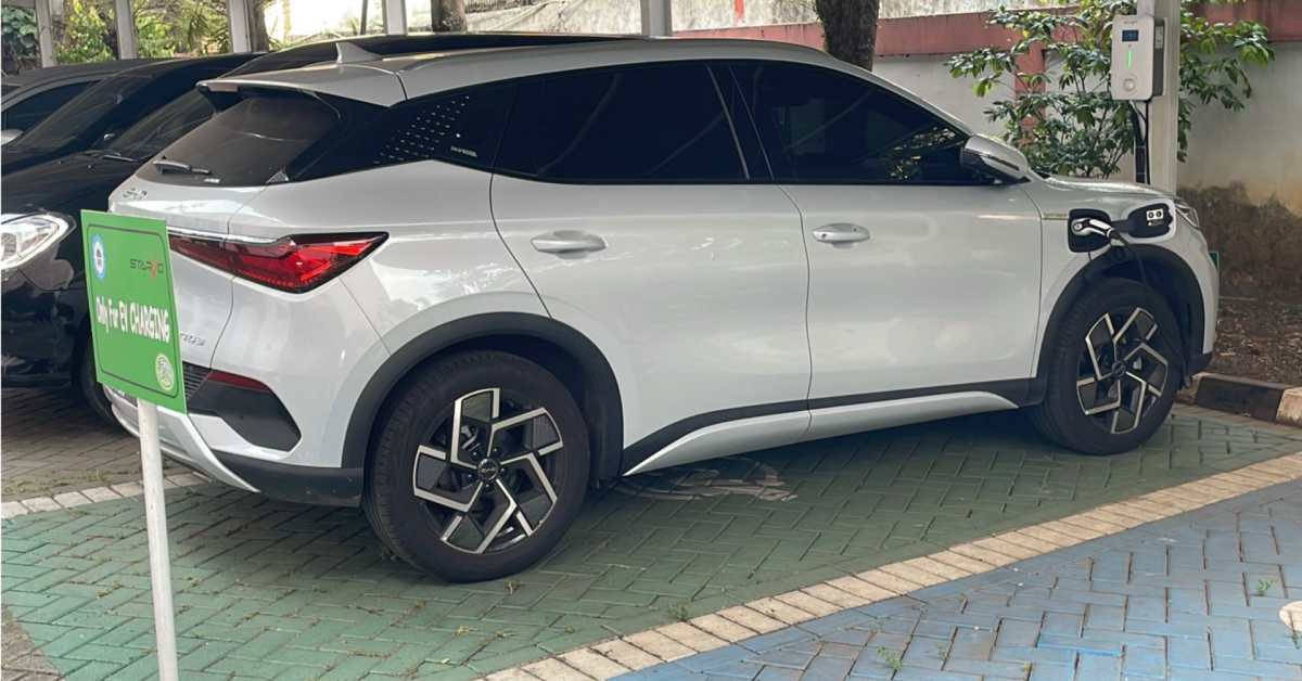 UIN Jakarta Dukung Kendaraan Listrik dengan Stasiun Pengisian Daya